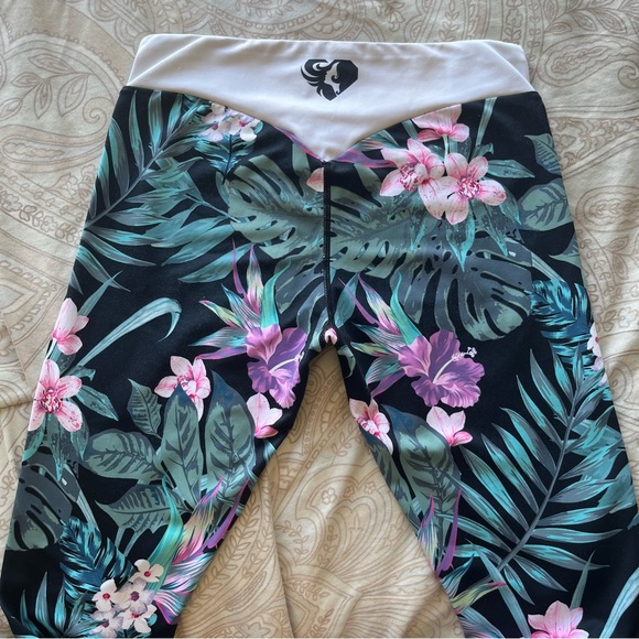 Tropical Print Leggings - Picture 8 of 11